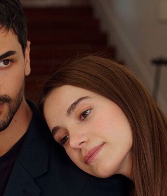 مسلسل الورود مترجم عربي كامل HD – قصة عشق